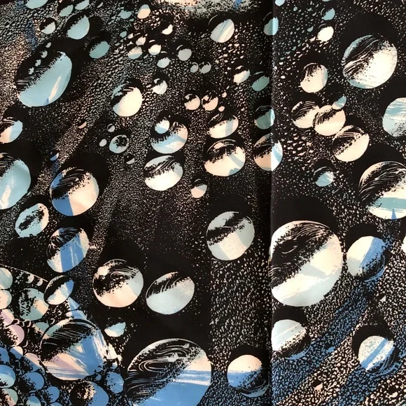 Sildoll Yukari Tamato Scarf 34” x 35.5” - Picture 2 of 7